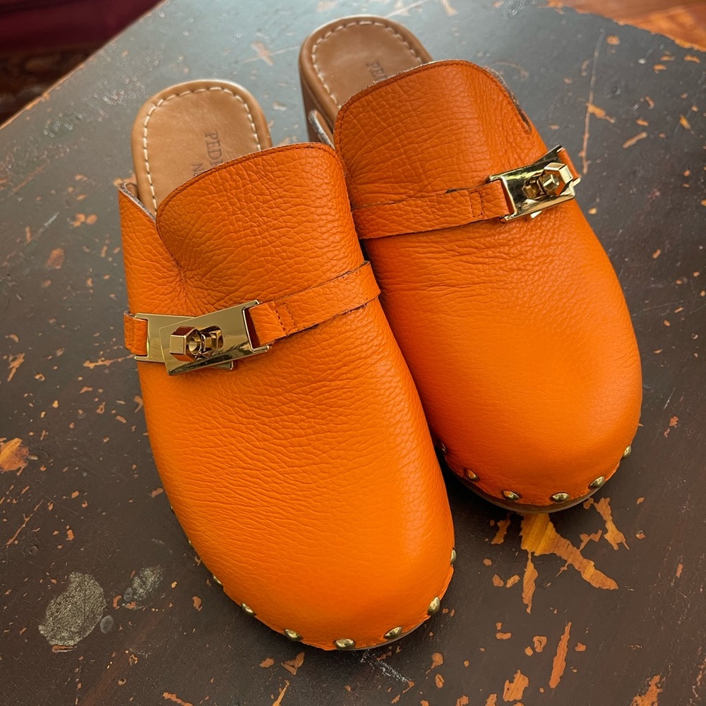 Pedro Miralles orange leather clog